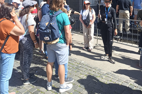 Roma: Tour a piedi del Colosseo, del Palatino e del Foro RomanoTOUR FRANCESE