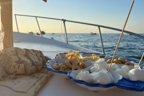 Agropoli : tour en bateau au coucher du soleil avec apéritif