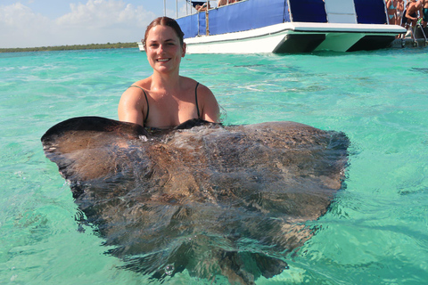 St.John's, Antigua: Stingray City & Long Bay Shore Excursion