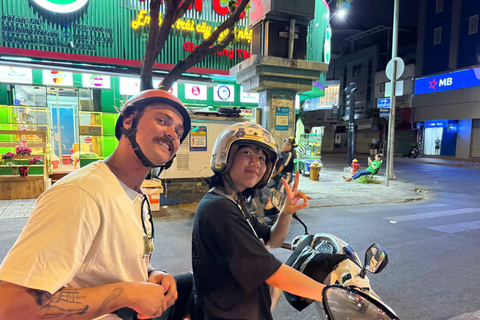 Da Nang: Seven Local Food Tasting & Sightseeing by Scooter