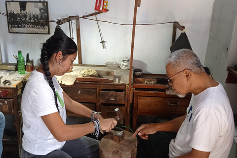 Kotagede: Doświadczenie tworzenia srebra z lokalnym złotnikiem