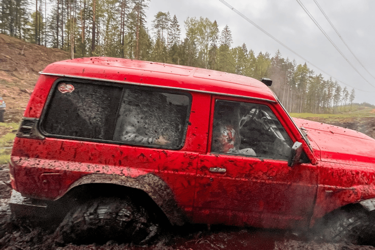 Von Riga aus: Off-Road-Abenteuer im Wald