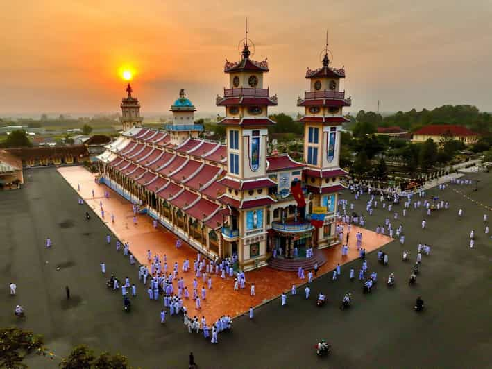 Visite privée de la montagne de la Vierge noire et du temple de Cao Dai