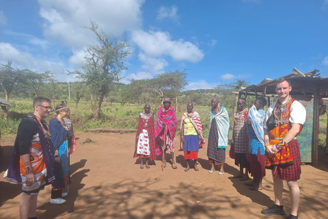 Maasai-Dorfbesuch mit traditioneller Begrüßung