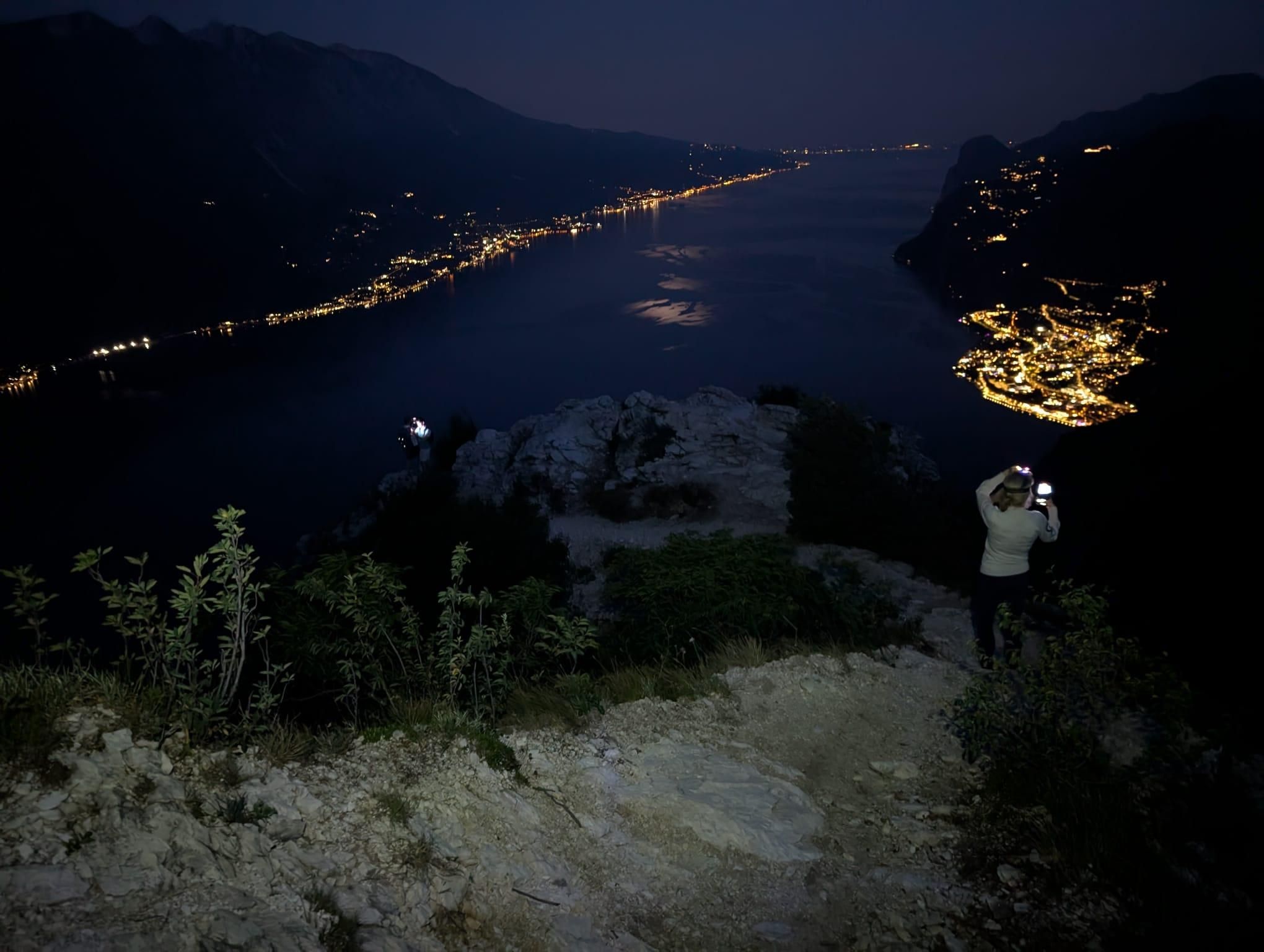 Riva del Garda: E-Bike-Tour bei Sonnenuntergang in Punta Larici