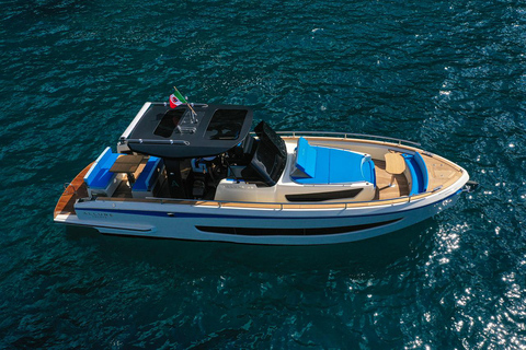 Capri: discover the island aboard a luxury boat Capri Full Day - Allure 38