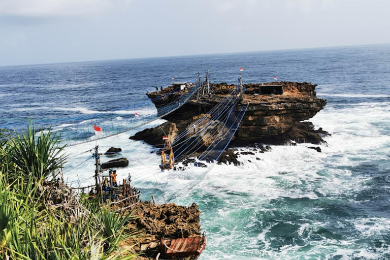 Yogyakarta; Pindul Cave, Oyo River & Timang Beach Day Tour