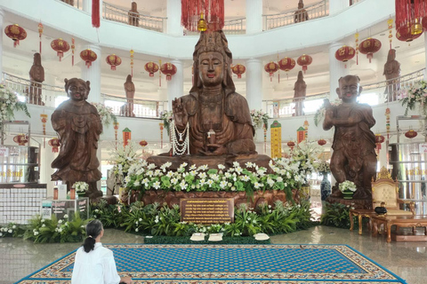 Chiang Rai: Explore 3 Highlight Temples (White, Blue, Red) Meeting Point: Wat Phra Singh (Hotels Outside Pickup Area)