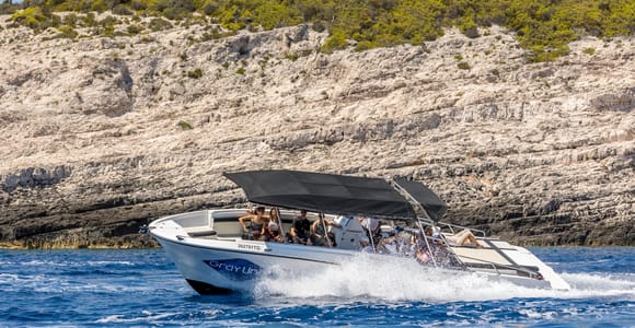 Split: Blaue Grotte & Hvar – Schnellboot-Tour in kleiner Gruppe