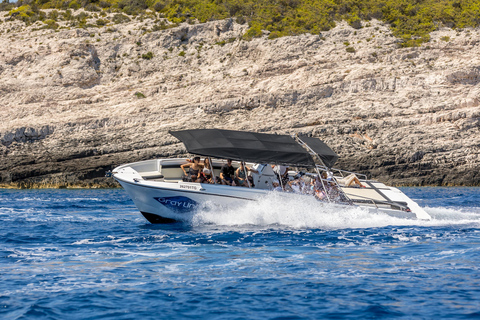 Split o Trogir: excursión de un día en lancha rápida a la cueva Azul, Vis y HvarTour en grupo desde Trogir