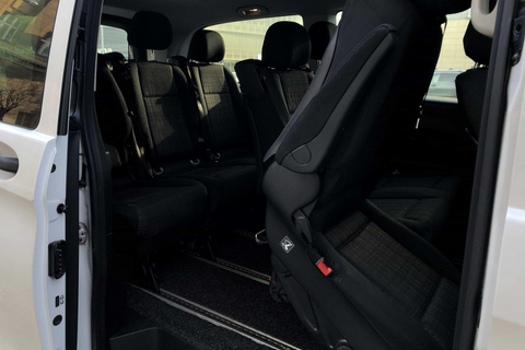 Flughafen Prag: Privater Transfer ins Stadtzentrum mit dem MinivanTransfer ins Stadtzentrum mit einem Minivan