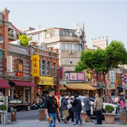 Taipei: Longshan Temple, Dihua Street & Taipei 101 Tour