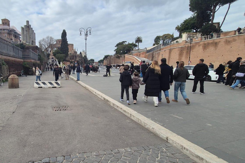 Small Group Guided Tour Colosseum Roman Forum, Palatine Hill Standard Tickets
