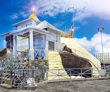 Sacred Sunrise Adventure: Adam’s Peak Day Tour