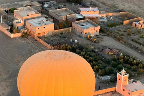 Marrakech : Vol en montgolfière, petit déjeuner berbère et balade à dos de chameau