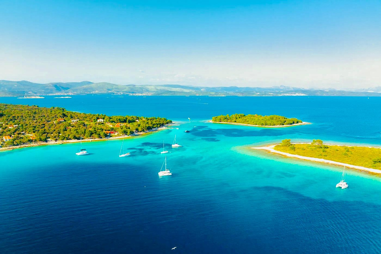 Ze Splitu/Trogiru: Błękitna Laguna i 2 wyspy - pół dnia prywatnieZe Splitu: prywatna półdniowa wycieczka do Błękitnej Laguny i Šolta Nečujam