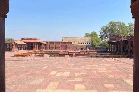 Taj Mahal et Fort Fatehpur Sikri en voiture privée depuis DelhiVisite guidée avec voiture et guide