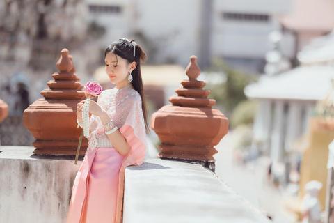 Bangkok: 1-Day Thai Dress Rental with Optional Photoshoot 1-Day Thai Costume Rental in Bangkok