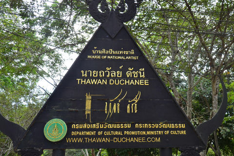 From Chiang Mai: Chiang Rai's Temples and Golden Triangle White Temple, Blue Temple, Wat Phra Keaw and Golden Triangle