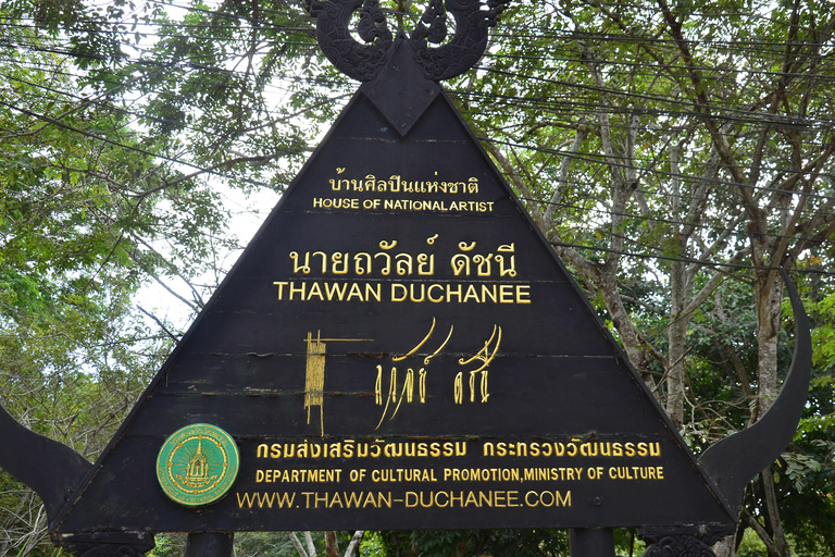 From Chiang Mai: Chiang Rai's Temples and Golden Triangle White Temple, Blue Temple, Wat Phra Keaw and Golden Triangle