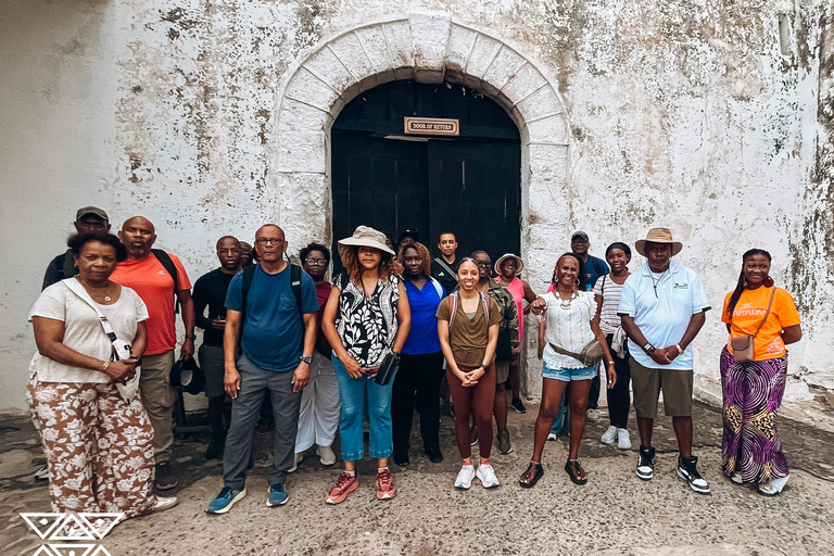 Viagem de um dia a Cape Coast e Kakum a partir de Acra
