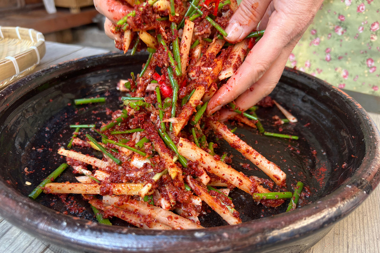 Seoul: Kimchi Cooking Class in Traditional Hanok House Kimchi Cooking Class in Traditional Hanok House