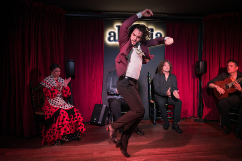 Málaga: A taste of Spain: Dinner Reservation & Flamenco Show