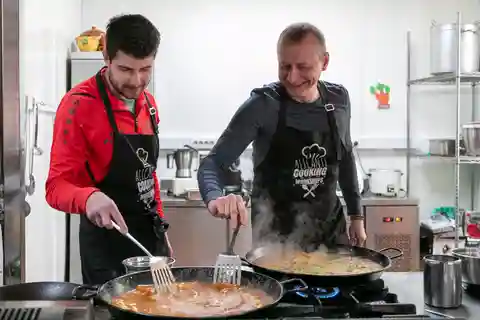 Alicante: Paella and Sangría Workshop with Market Visit