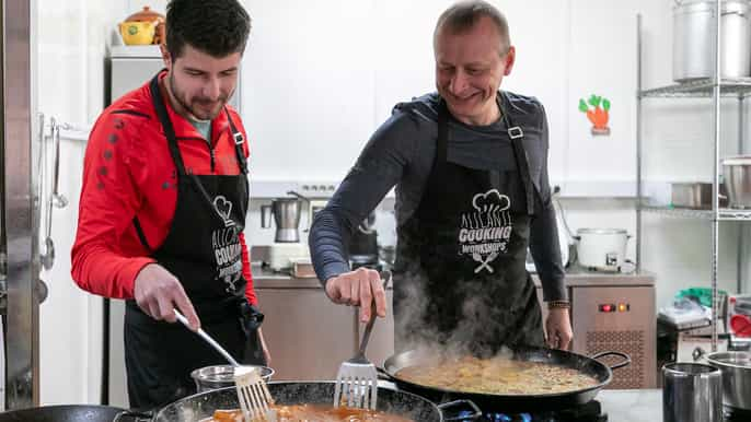 Alicante: Taller de Paella y Sangría con Visita al Mercado