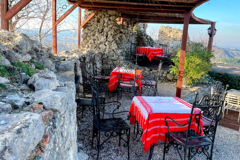 Excursion d&#039;une journée au château de Petrela et tyrolienne Albania Adventure