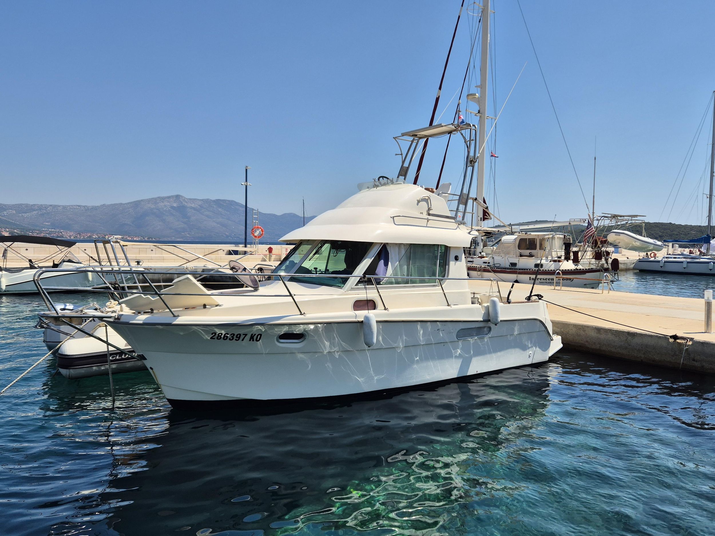 Korčula: Private Familien-Bootstour mit Angeln und Schnorcheln