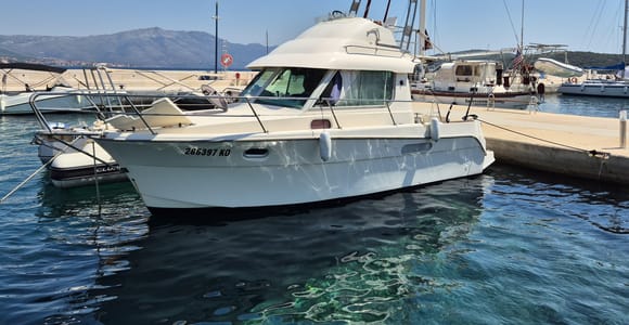 Korčula: Private Familien-Bootstour mit Angeln und Schnorcheln