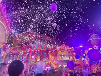 Phuket: Carnival Magic Experience Diner met Show
