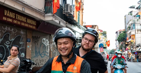 Hanoi: Food and Sightseeing Motorbike Tour with 7 Tastings