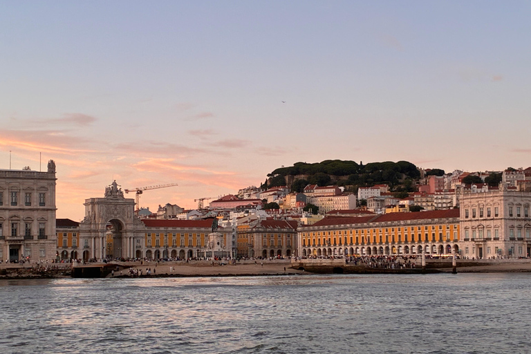 Sunset aboard a sailboat in Lisbon! Sunset aboard a sailing boat in Lisbon!
