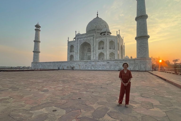 Von Delhi aus - Problemlose Taj Mahal und Agra Fort Tour mit dem AutoNur Transport und Reiseleiter