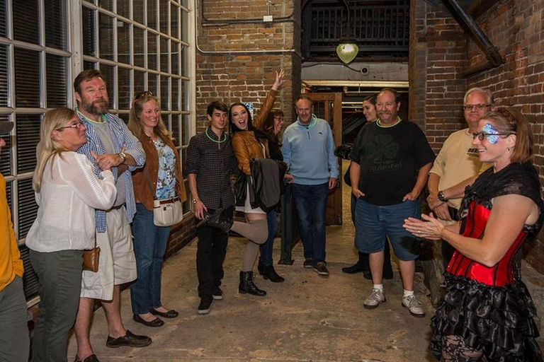 Denver: Haunted Booze and Boos Ghost Walking Tour