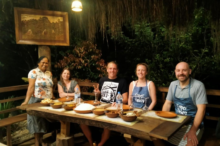 Ella : Clase de cocina con increíble visita al Jardín de las Especias