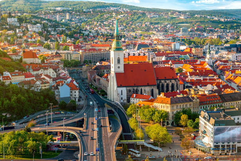 Tour privato a piedi del centro storico di Bratislava con crociera sul Danubio