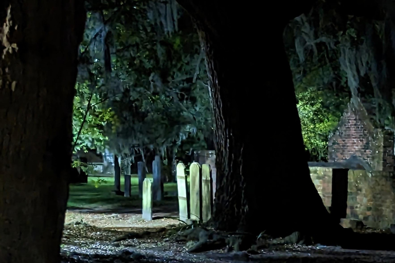 Spirit Xperience: Tour paranormale dei fantasmi a piedi a SavannahTour dei fantasmi a piedi di Monterey Square a Savannah GA