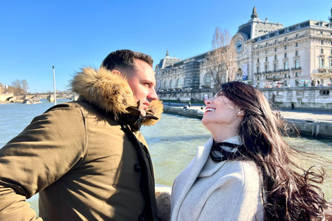 Paris: Day or Evening River Cruise with Musical Ambiance Paris: Evening River Cruise with Musical Ambiance & Postcard