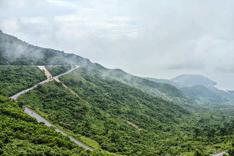 Hoi An/Da Nang: Transfer nach Hue über Hai Van Pass PrivatautoHoi An/ Da Nang: Transfer nach Hue über Hai Van Pass und Lang Co