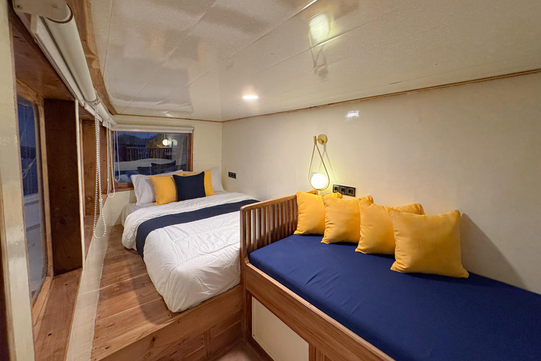 Labuan Bajo: 3-Day Komodo Island Cruise & LandTour, 15 Stops Superior Boat Sharing Room + Overland, Park Fee Excl.