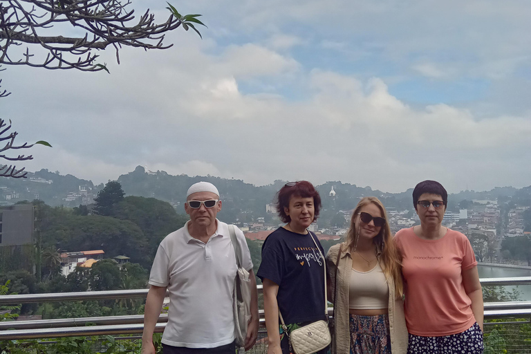 Kandy: Tuk Tuk City Tour Guide