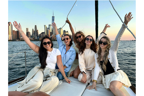 NYC- PRIVATE SAILBOAT, STATUE OF LIBERTY, MANHATTAN SKYLINE DAYTIME SAILING