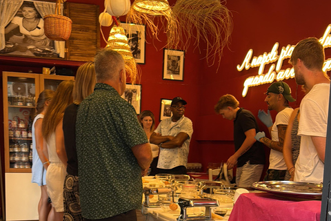 Nápoles: aula de pizza com vinho à discriçãoNápoles: aula de pizza com vinho ilimitado