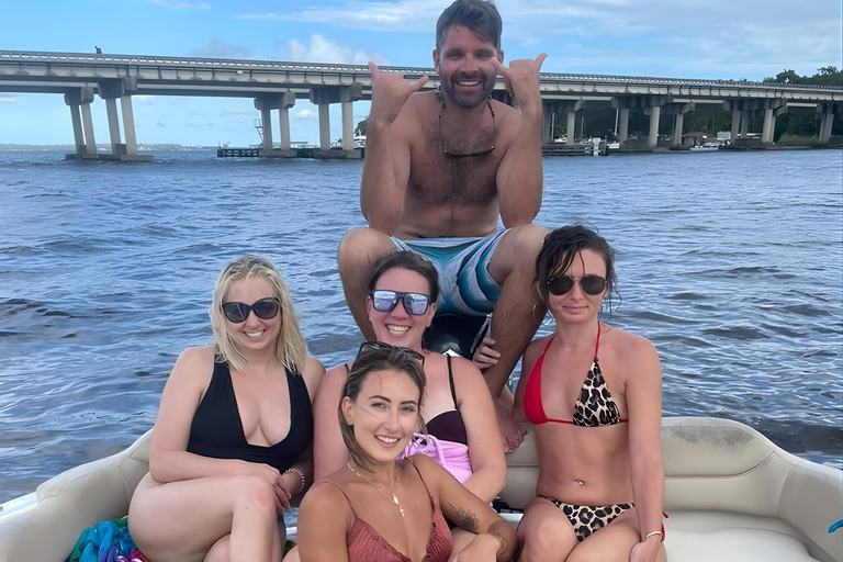 Jacksonville: Private Pontoon Boat Cruise (1-12 Passengers)
