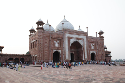 Tour do Taj Mahal e do Forte de Agra ao nascer do sol saindo de Délhi de carroTour Privado de Delhi com Almoço, Entrada, Carro e Guia