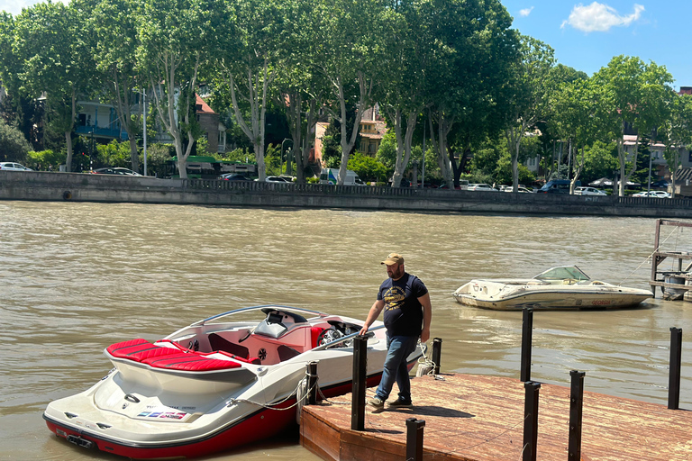 Tour en bateau à Tbilissi : Excursion privée en bateau dans la vieille villeTbilissi : Promenade privée et mémorable en bateau sur la rivière dans la vieille ville