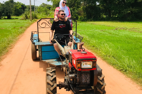 Habarana: Hiriwadunna Village Tour with Lunch